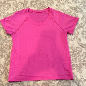 Swiftly Tech Short-Sleeve Shirt 2.0
Hip Length